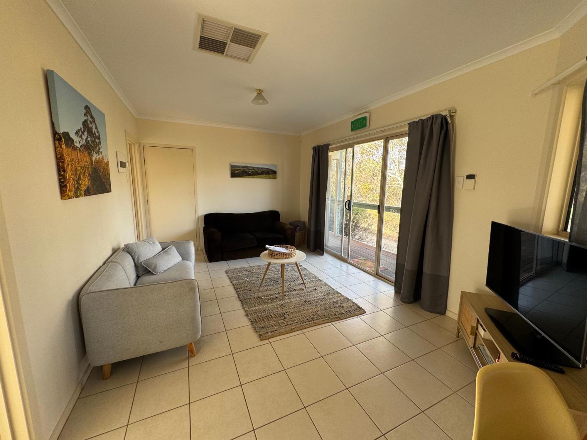 Allusion And Vineyard Units * Yankalilla