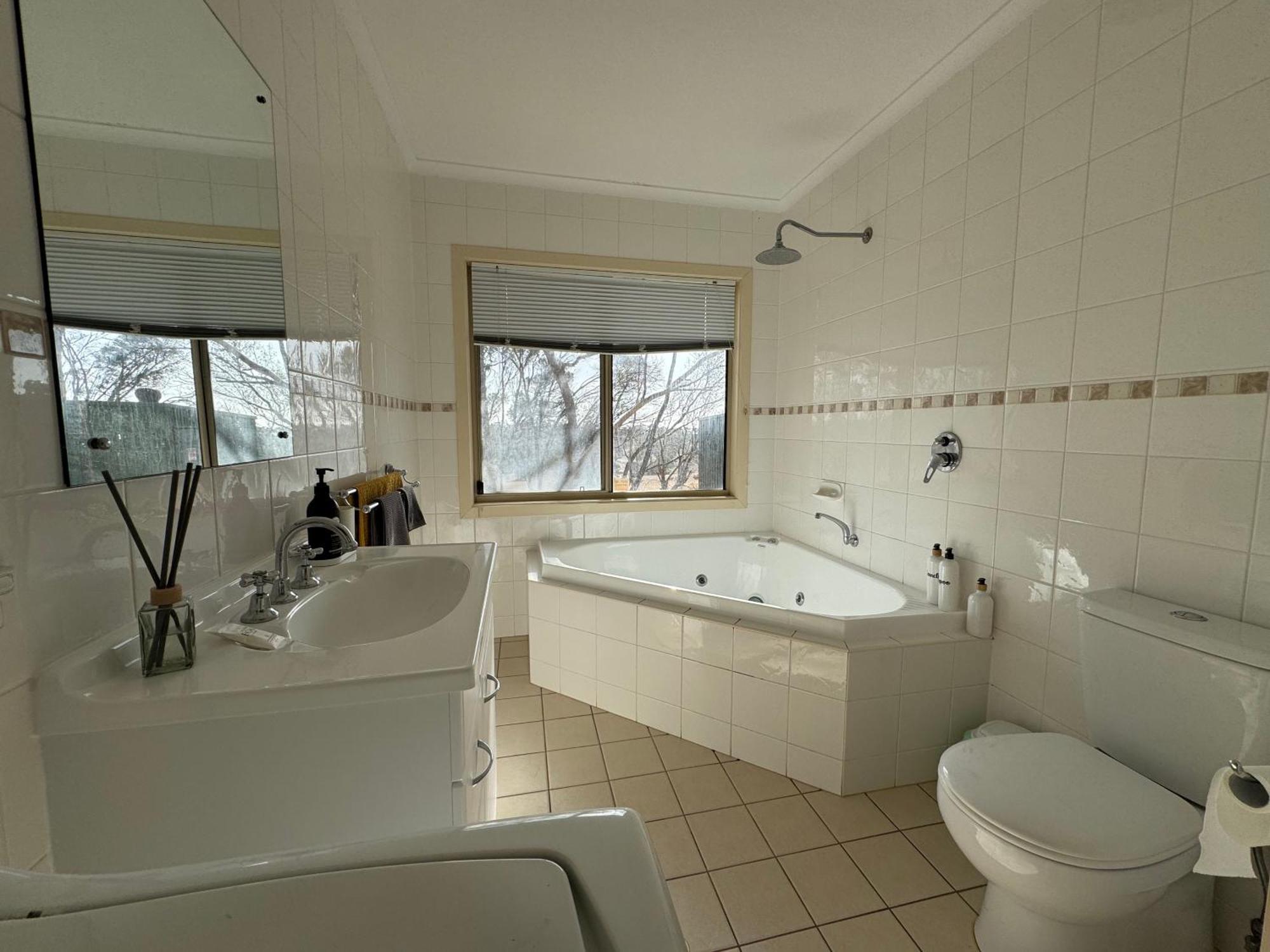 Country house Allusion And Vineyard Units *